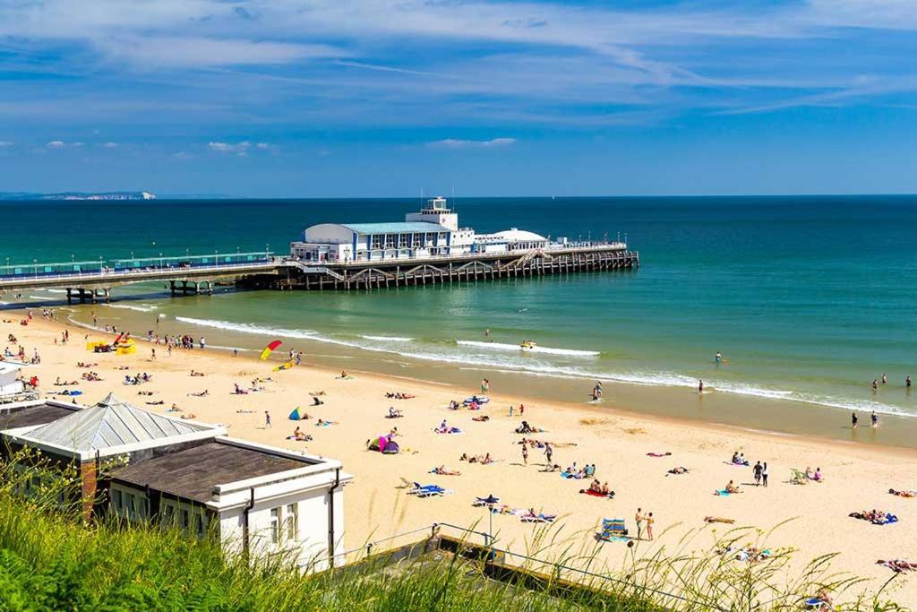 Brand New Apt - Beach Breeze Spacious 1-Bedroom Apartment With Parking - Sleeps 4 Ppl- Internet Bournemouth Exterior foto